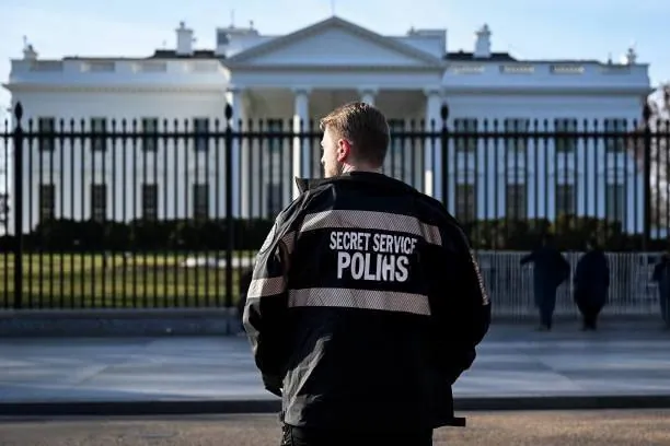 A United States Secret Service officer standing post outside the North Lawn of the White House.